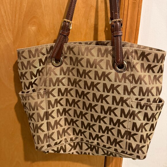 Michael Kors Jet Set Signature Logo Tote Handbag Mocha Tan Brown Leather Handles - Picture 1 of 2